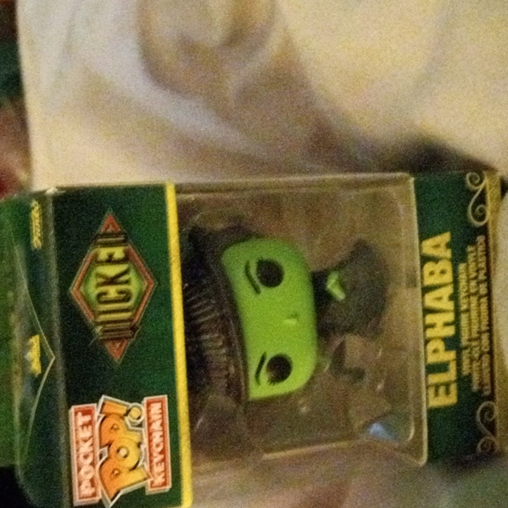 WICKED ELPHABA VINYL FIGURINE KEY FOB BY FUNKO